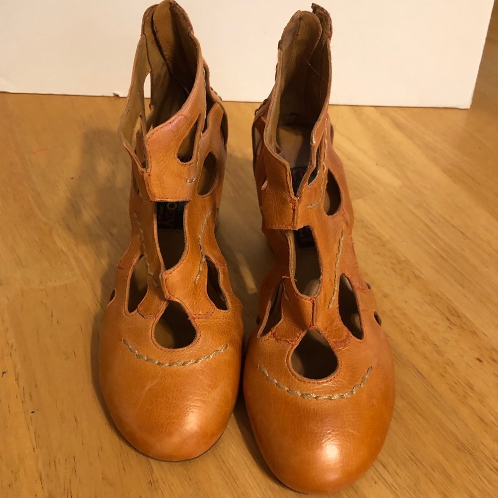 Everybody by BZ Moda Metro Orange Leather Sandals